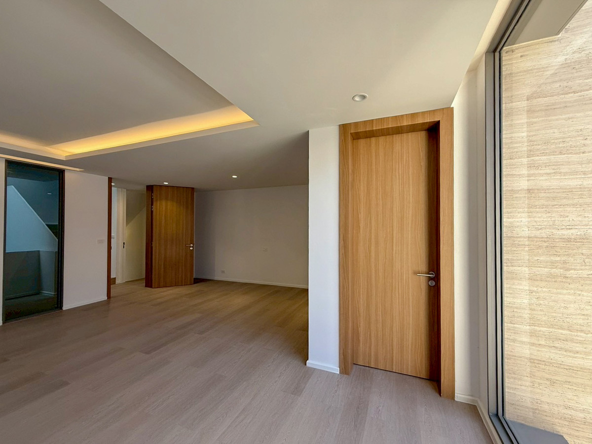 For SaleTownhomeSukhumvit, Asoke, Thonglor : ✨ Townhome / Home Office Luxury | Pridi 14 (Sukhumvit 71) ✨ Premium space Near Ekkamai-Thonglor Just a few minutes Suitable for both living and making a home office in the heart of the city.