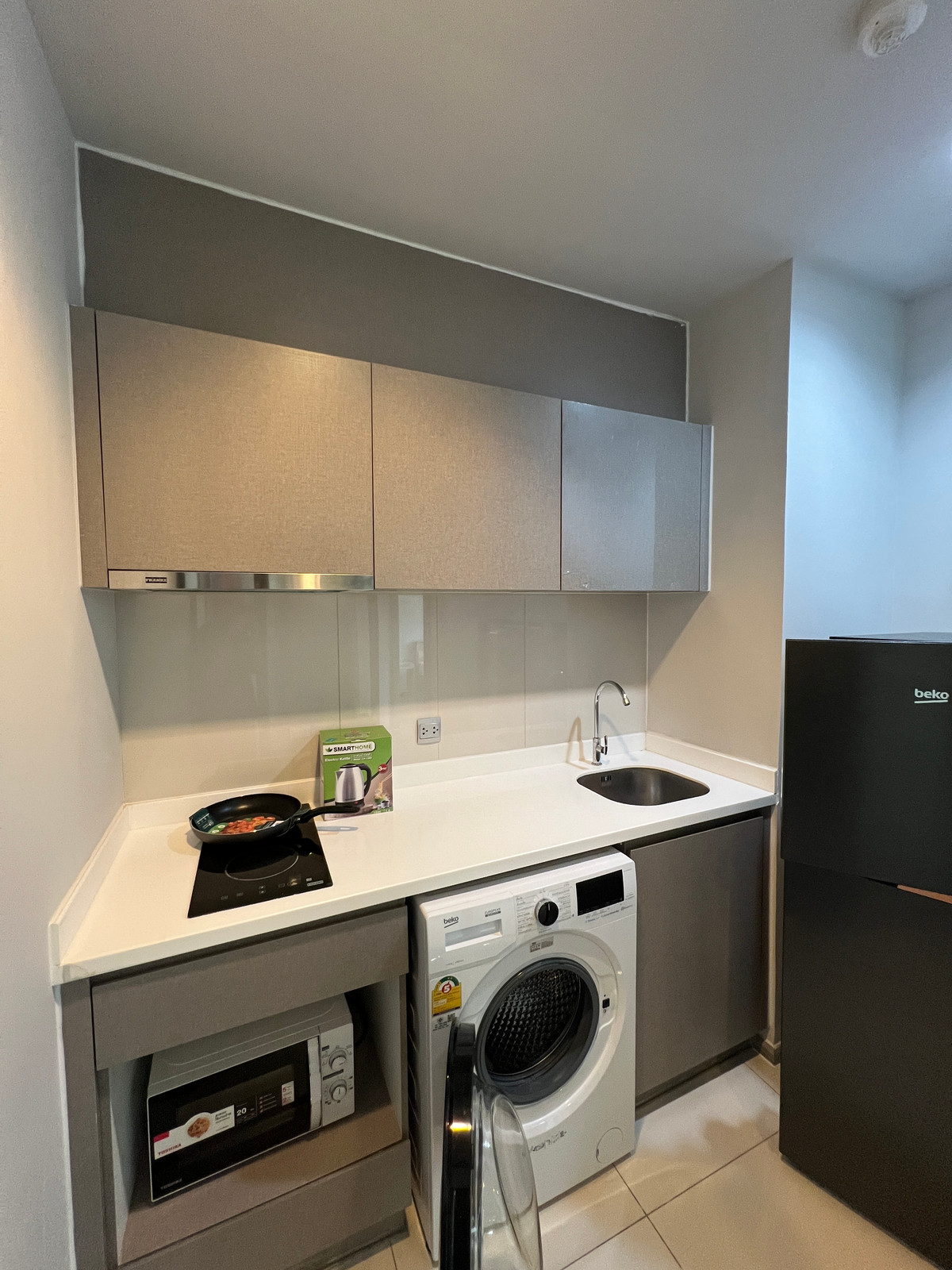 For RentCondoRama9, Petchburi, RCA : Spacious 1BR at Life Asoke-Rama 9 | 35sqm | Floor 20 | 300m to MRT | 20,500 THB