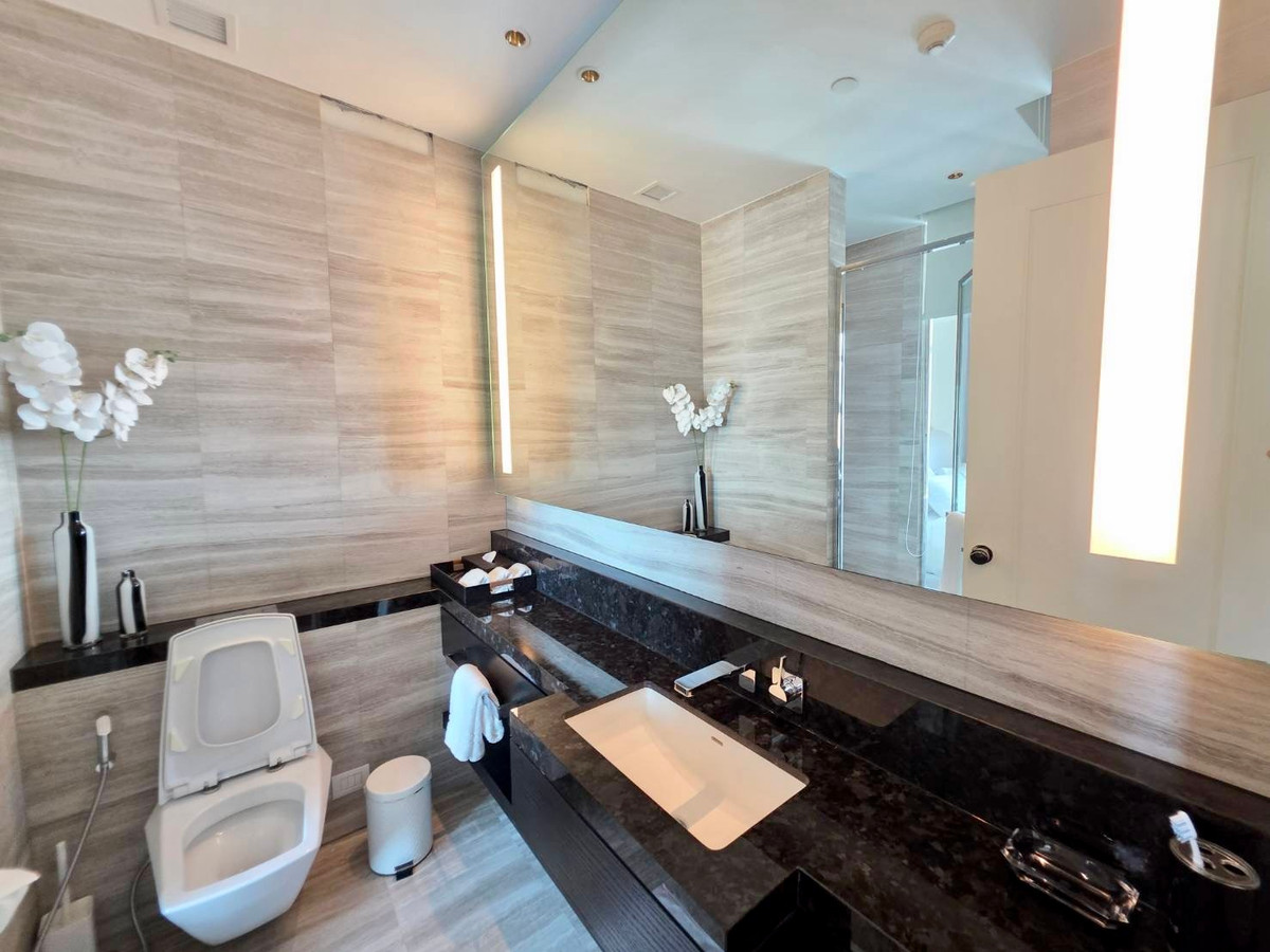 ให้เช่าคอนโดสาทร นราธิวาส : Four Season Private Residences: 2bed 3bath 123sqm 4XFl 260,000/mth Am: 0656199198