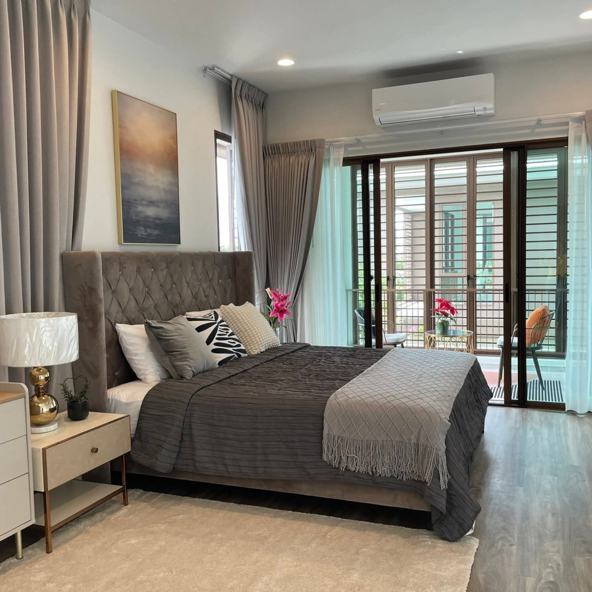 For RentHousePattanakan, Srinakarin : New house, fully furnished Ready to move in immediately, parking for 3 cars, including EV charger ✨