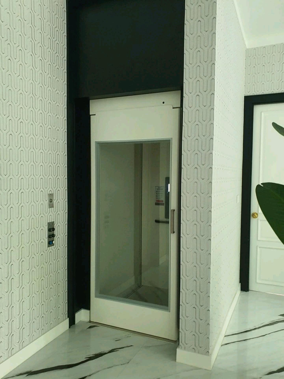 ทาวน์โฮมสุขุมวิท อโศก ทองหล่อ : 🚩For Rent/Sale : Maison blanche 67 / 🛗 Elevator / 3 Bed , 5 Bath