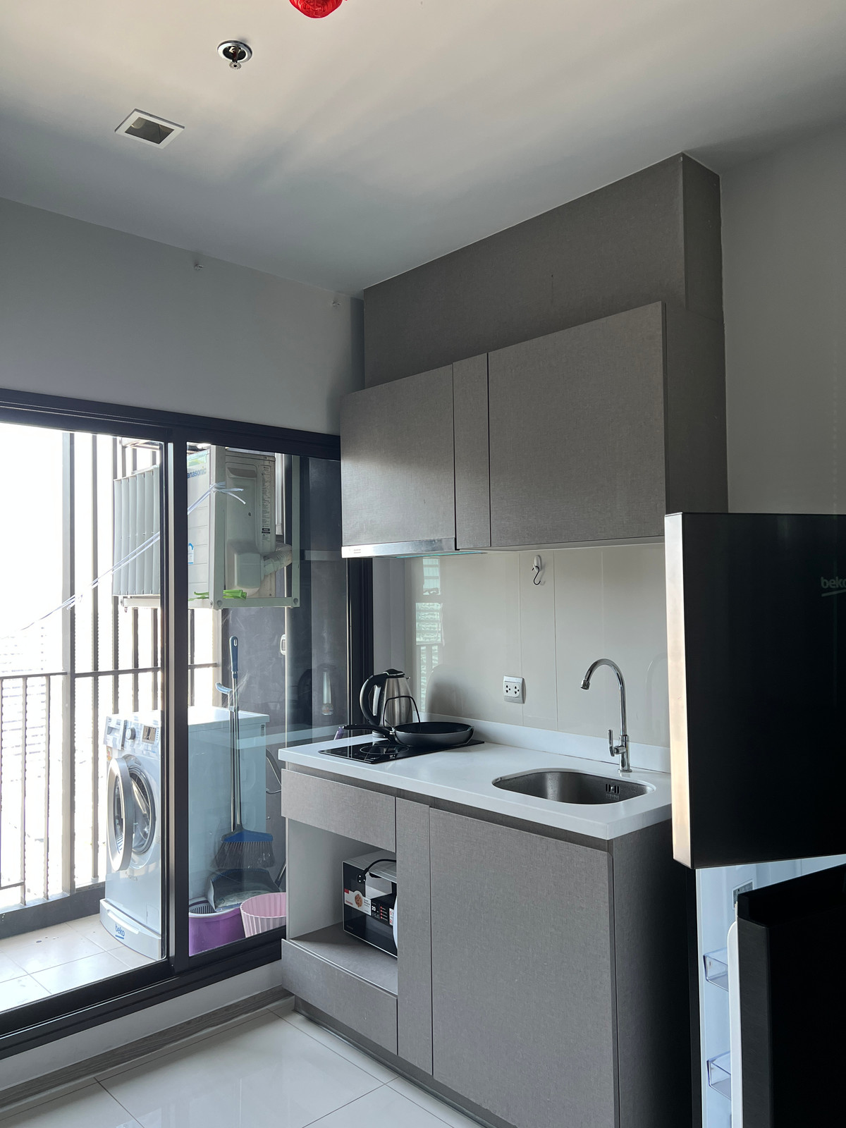 For RentCondoRama9, Petchburi, RCA : High-Floor 1BR at Life Asoke-Rama 9 | 32sqm | Floor 39 | Stunning Views | 21,500 THB