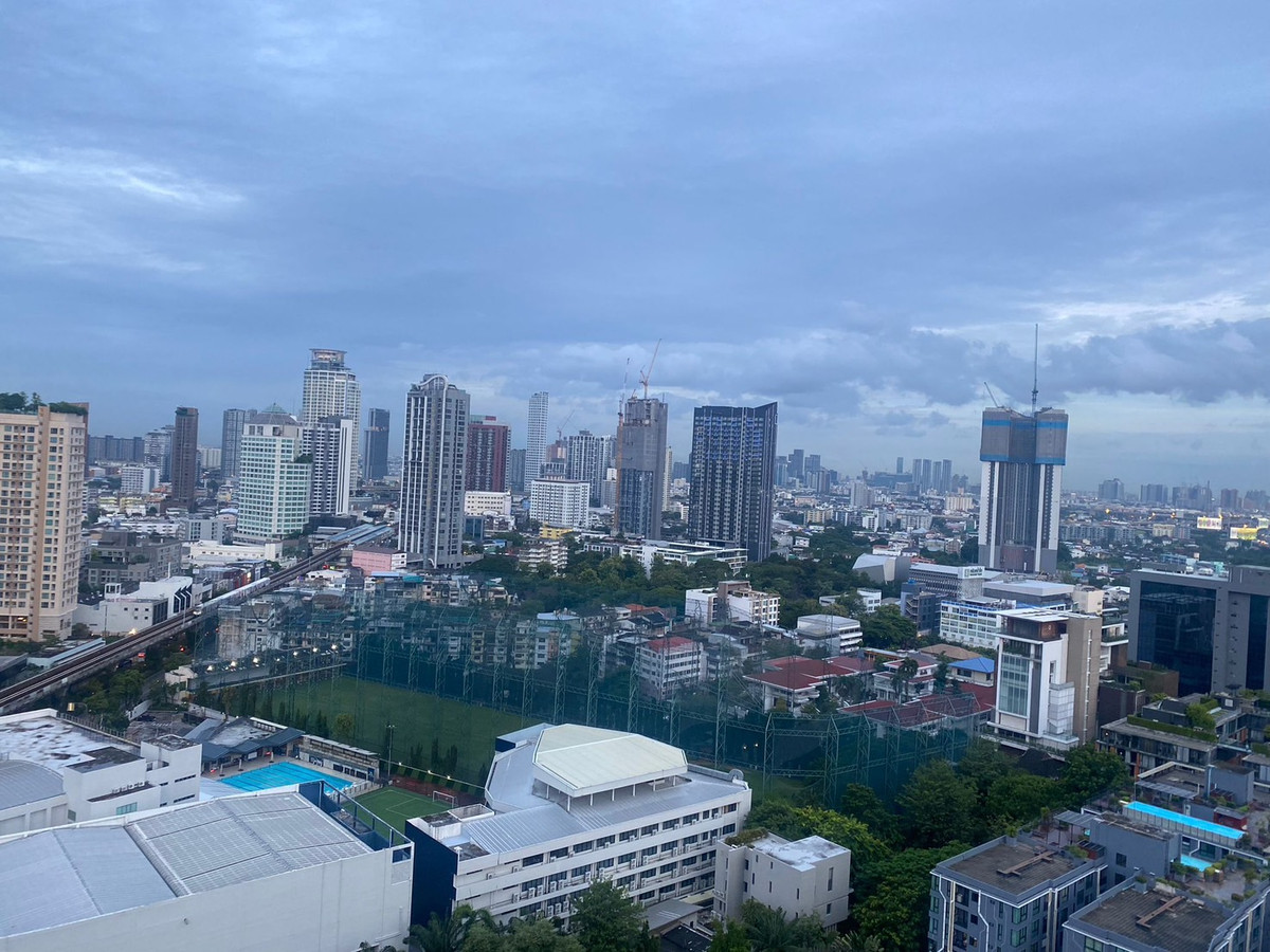 For SaleCondoSukhumvit, Asoke, Thonglor : Condo for sale behind Gateway Ekkamai, high floor, best price! Very beautiful open view, good condition, ready to move in.