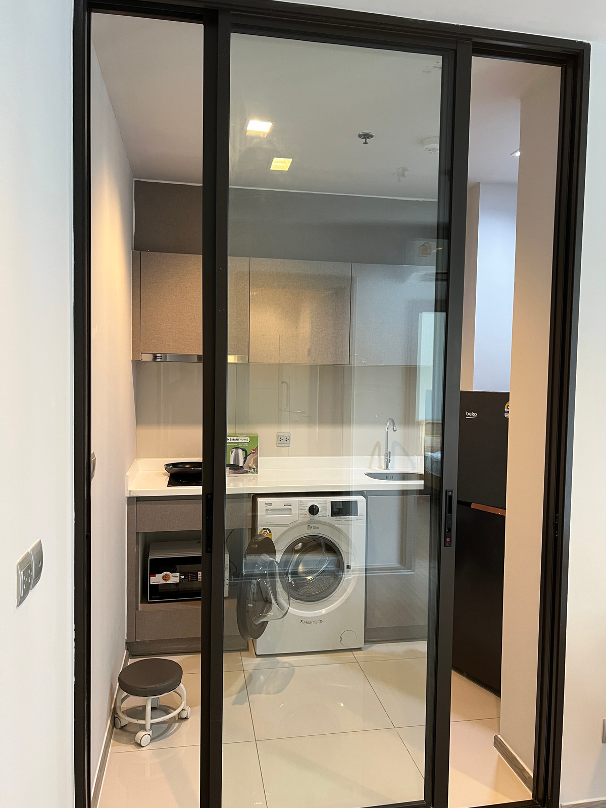 For RentCondoRama9, Petchburi, RCA : Spacious 1BR at Life Asoke-Rama 9 | 35sqm | Floor 20 | 300m to MRT | 20,500 THB