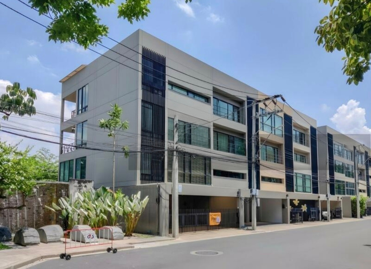 ให้เช่าทาวน์โฮมพัฒนาการ ศรีนครินทร์ : #ปล่อยเช่า Noble Cube Pattanakarn – ทาวน์โฮมหรู ใจกลางพัฒนาการ ✨ บ้านสวย ฟังก์ชันครบ ทำเลศักยภาพ เหมาะทั้งอยู่อาศัยและโฮมออฟฟิศ 