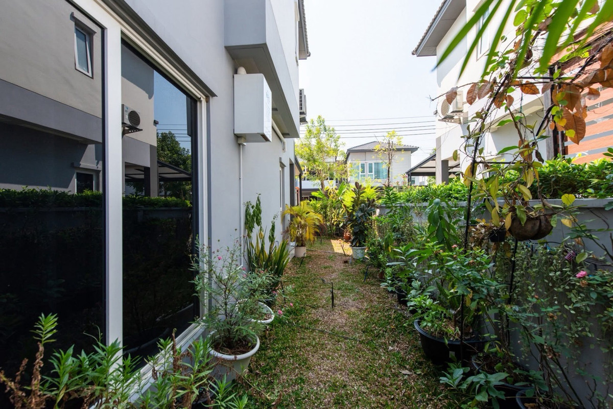 For RentSamut Prakan,Samrong : Semi-detached house for rent, lots of space, fully furnished, has a Home Automation system, highly convenient, near Mega Bangna mall, Grand Pleno Mega Bangna Village, ready to move in ✨