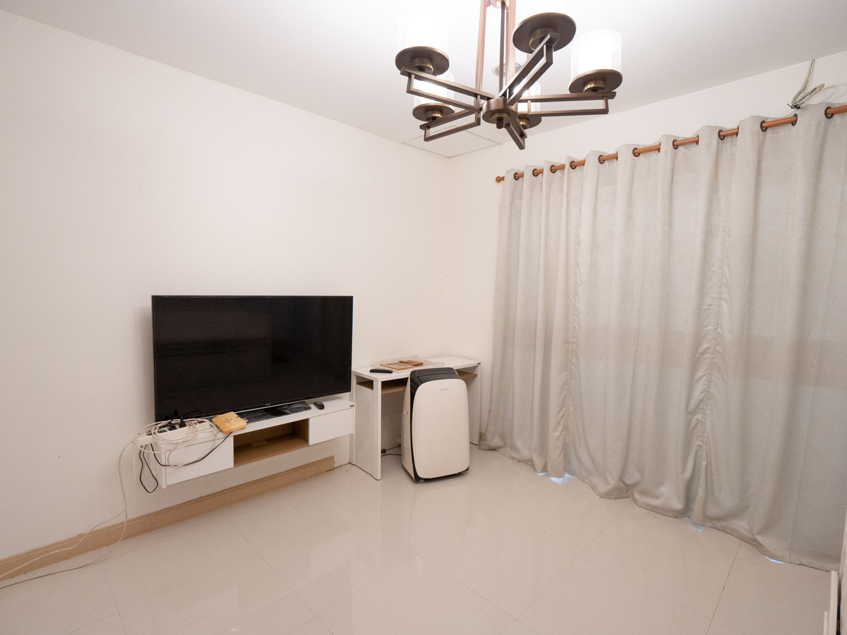 ขายทาวน์โฮมนครพนม : #ขายบ้านริมแม่น้ำโขง #เมืองนครพนม ทำเลดีมากๆ สวยสภาพดี 95% ขายถูก พร้อมอยู่ได้เลย 100 เมตร ถึงริมโขง  #ขายทาวน์เฮาส์ริมโขง 2 ชั้น ขนาด 34.9 ตรว. พื้นที่ใช้สอยรวม 200 ตรม. 2 นอน 2 น้ำ 1 ครัว 2 ที่จอดรถ 