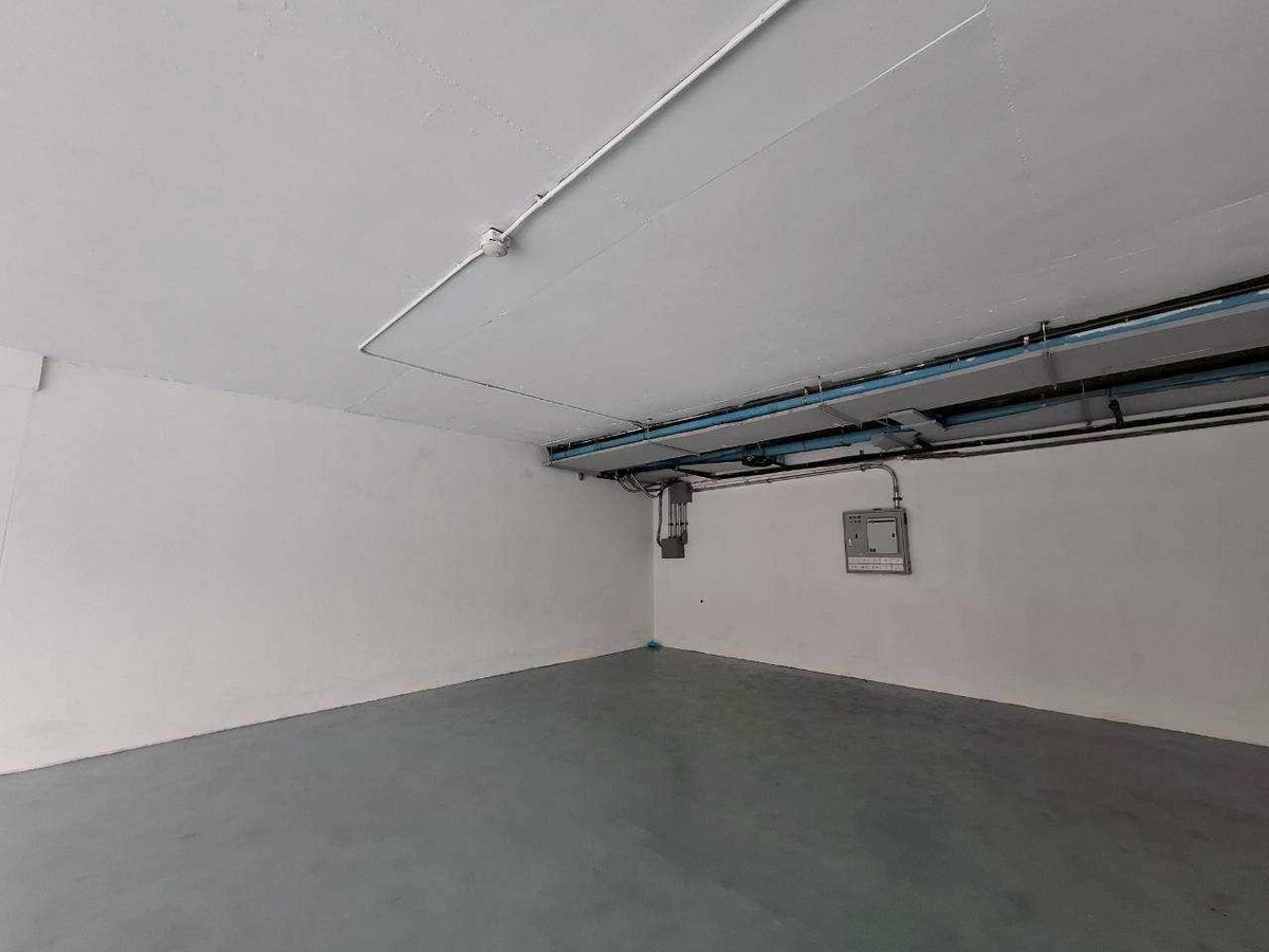 For RentRetail SpaceSukhumvit, Asoke, Thonglor : Space for rent for doing business, 80 square meters @ Thonglor Sukhumvit 55, Floor G, has parking.