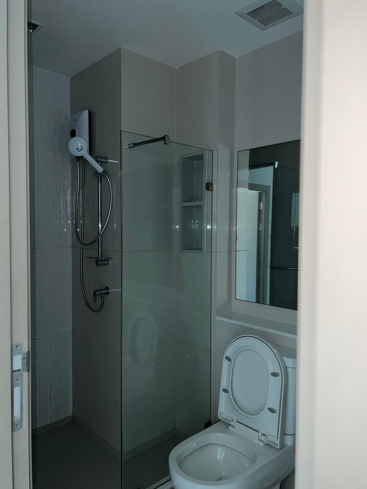 For RentCondoRama9, Petchburi, RCA : High-Floor 1BR at Life Asoke-Rama 9 | 32sqm | Floor 39 | Stunning Views | 21,500 THB