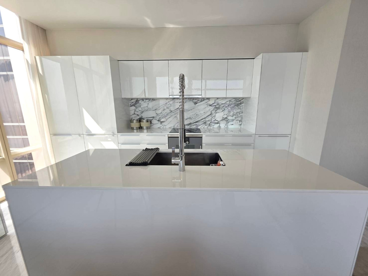 ให้เช่าคอนโดสาทร นราธิวาส : Four Season Private Residences: 2bed 3bath 123sqm 4XFl 260,000/mth Am: 0656199198