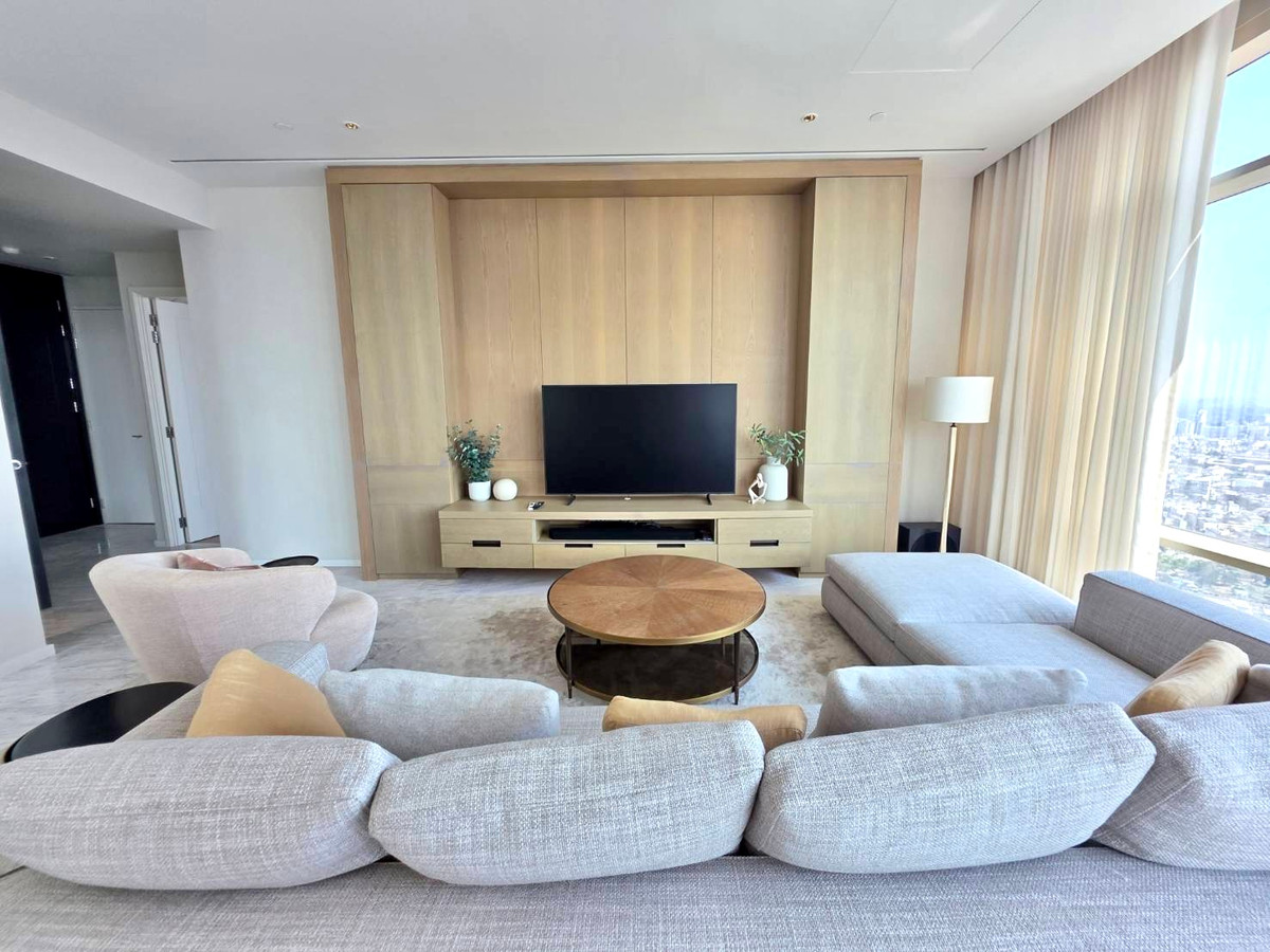 ให้เช่าคอนโดสาทร นราธิวาส : Four Season Private Residences: 2bed 3bath 123sqm 4XFl 260,000/mth Am: 0656199198
