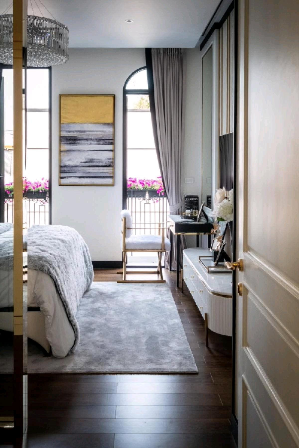 ทาวน์โฮมสุขุมวิท อโศก ทองหล่อ : 🚩For Rent/Sale : Maison blanche 67 / 🛗 Elevator / 3 Bed , 5 Bath