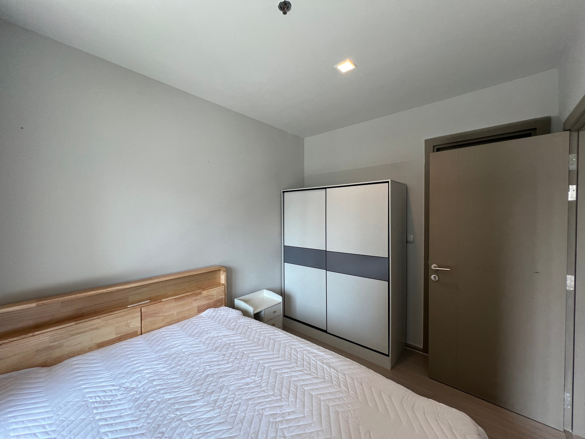 For RentCondoRama9, Petchburi, RCA : Spacious 1BR at Life Asoke-Rama 9 | 35sqm | Floor 20 | 300m to MRT | 20,500 THB