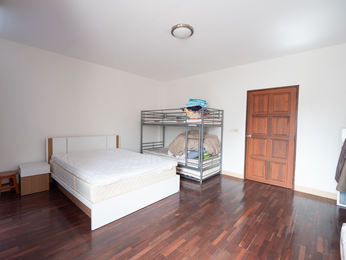 ขายทาวน์โฮมนครพนม : #ขายบ้านริมแม่น้ำโขง #เมืองนครพนม ทำเลดีมากๆ สวยสภาพดี 95% ขายถูก พร้อมอยู่ได้เลย 100 เมตร ถึงริมโขง  #ขายทาวน์เฮาส์ริมโขง 2 ชั้น ขนาด 34.9 ตรว. พื้นที่ใช้สอยรวม 200 ตรม. 2 นอน 2 น้ำ 1 ครัว 2 ที่จอดรถ 