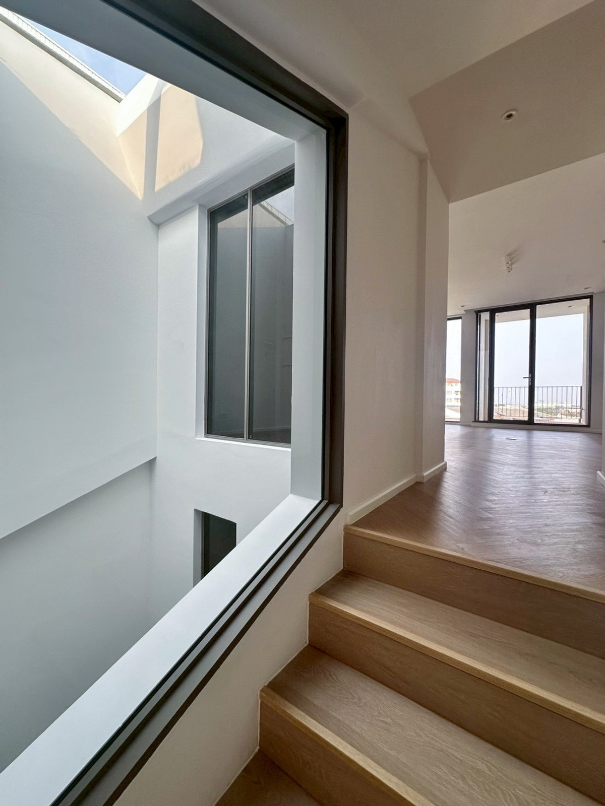 For SaleTownhomeSukhumvit, Asoke, Thonglor : ✨ Townhome / Home Office Luxury | Pridi 14 (Sukhumvit 71) ✨ Premium space Near Ekkamai-Thonglor Just a few minutes Suitable for both living and making a home office in the heart of the city.