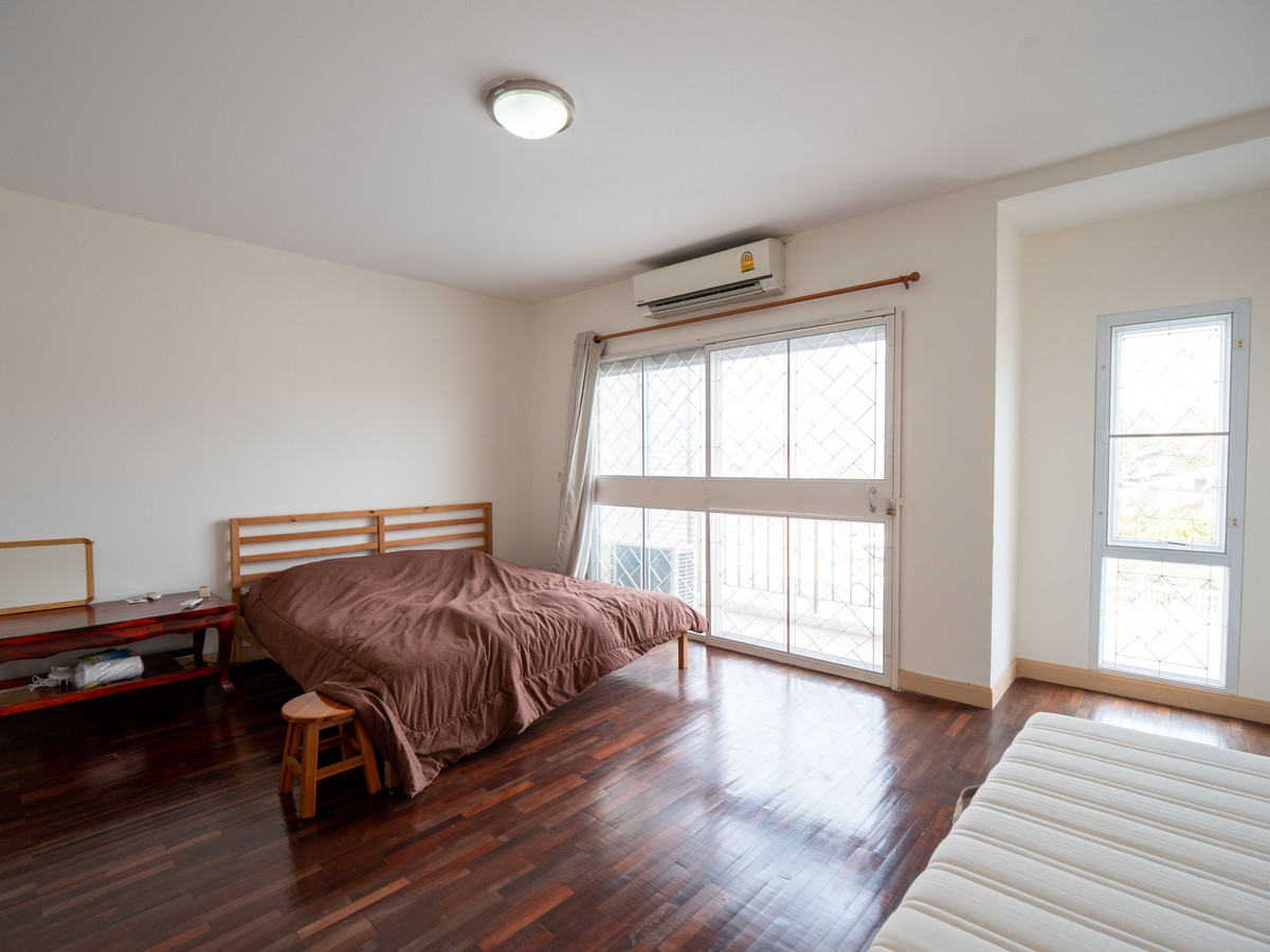 ขายทาวน์โฮมนครพนม : #ขายบ้านริมแม่น้ำโขง #เมืองนครพนม ทำเลดีมากๆ สวยสภาพดี 95% ขายถูก พร้อมอยู่ได้เลย 100 เมตร ถึงริมโขง  #ขายทาวน์เฮาส์ริมโขง 2 ชั้น ขนาด 34.9 ตรว. พื้นที่ใช้สอยรวม 200 ตรม. 2 นอน 2 น้ำ 1 ครัว 2 ที่จอดรถ 