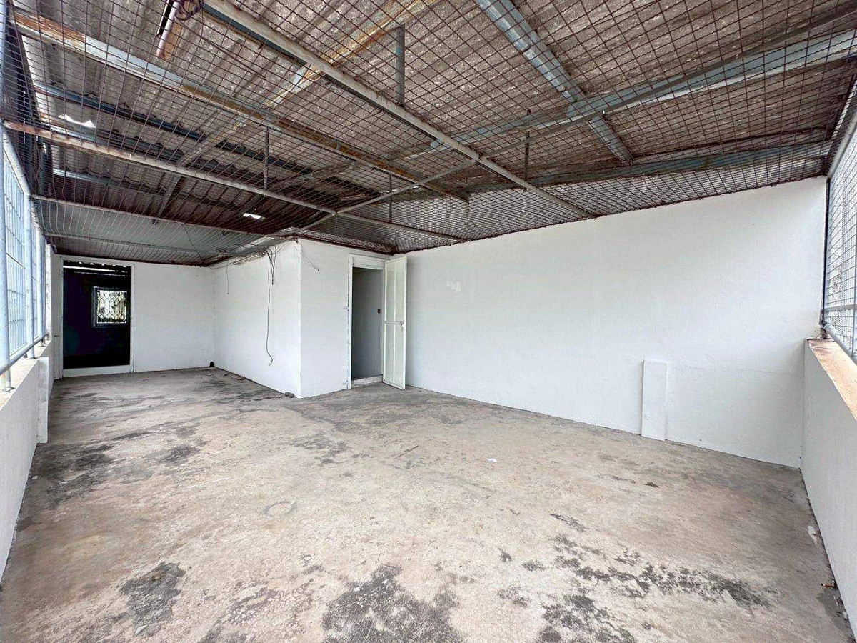 For SaleShop HouseBang kae, Phetkasem : Shophouse/commercial building for sale, 3 floors Soi Phetkasem 18/1, near MRT Bang Phai, MRT Tha Phra, very good location, only 20 meters from the main road.