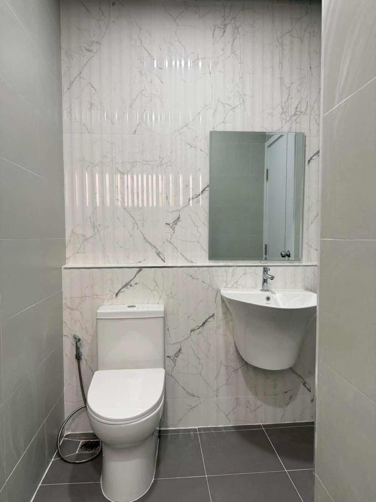 ขายทาวน์โฮมนวมินทร์ รามอินทรา : ทาวน์โฮม 3 ชั้น โครงการซิกเนเจอร์ วัชรพล (Sixnature Watcharapol) ขนาด 17 ตารางวา 3 ห้องนอน แขวงท่าแร้ง เขตบางเขน กรุงเทพมหานคร