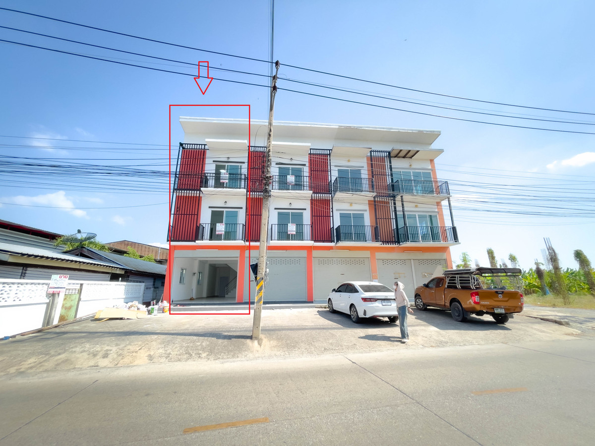 For SaleShop HouseNakhon Pathom : 3-story commercial building for sale, Soi Rai Khing 26, corner house, completely renovated, cheap price.