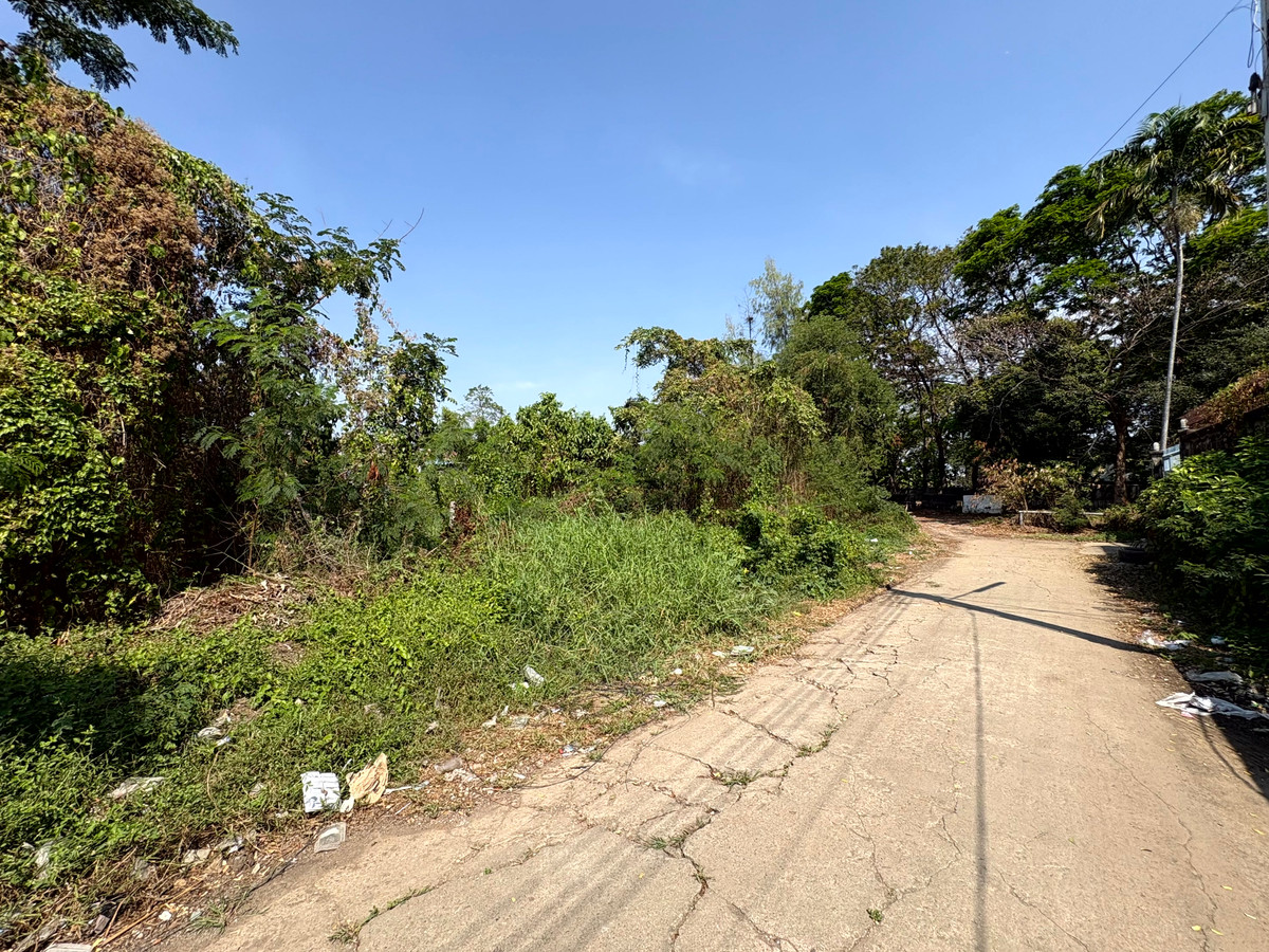 For SaleLandNawamin, Ramindra : (10 February 2026) Lakeside land 208 square wah, lakeside Nawamin Phirom Park, Nawamin 24 Uthen 8-2, width 25 meters, depth 32 meters, 8,500,000.- (40,800.- per square wah)