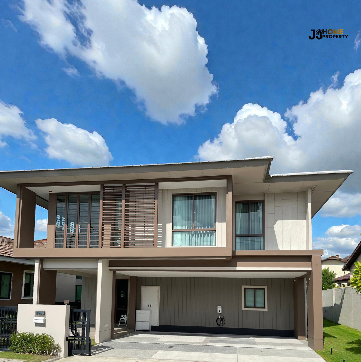 For RentHousePattanakan, Srinakarin : New house, fully furnished Ready to move in immediately, parking for 3 cars, including EV charger ✨