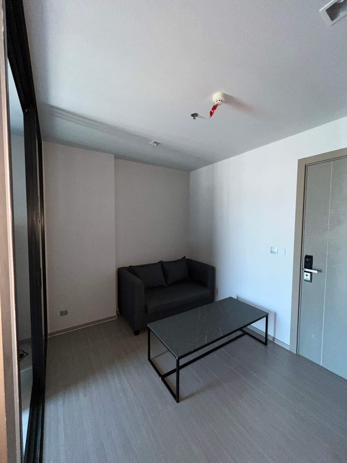For RentCondoRama9, Petchburi, RCA : High-Floor 1BR at Life Asoke-Rama 9 | 32sqm | Floor 39 | Stunning Views | 21,500 THB