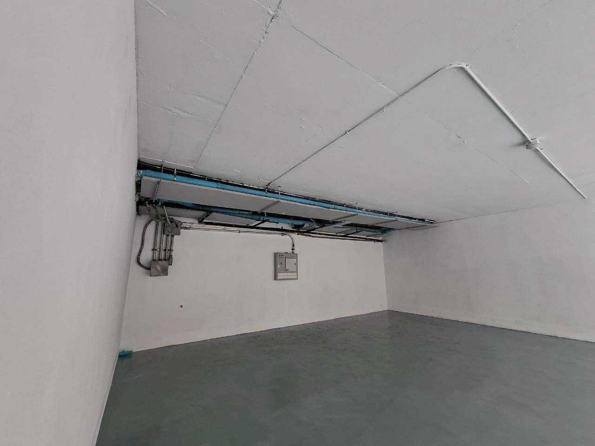 For RentRetail SpaceSukhumvit, Asoke, Thonglor : Space for rent for doing business, 80 square meters @ Thonglor Sukhumvit 55, Floor G, has parking.