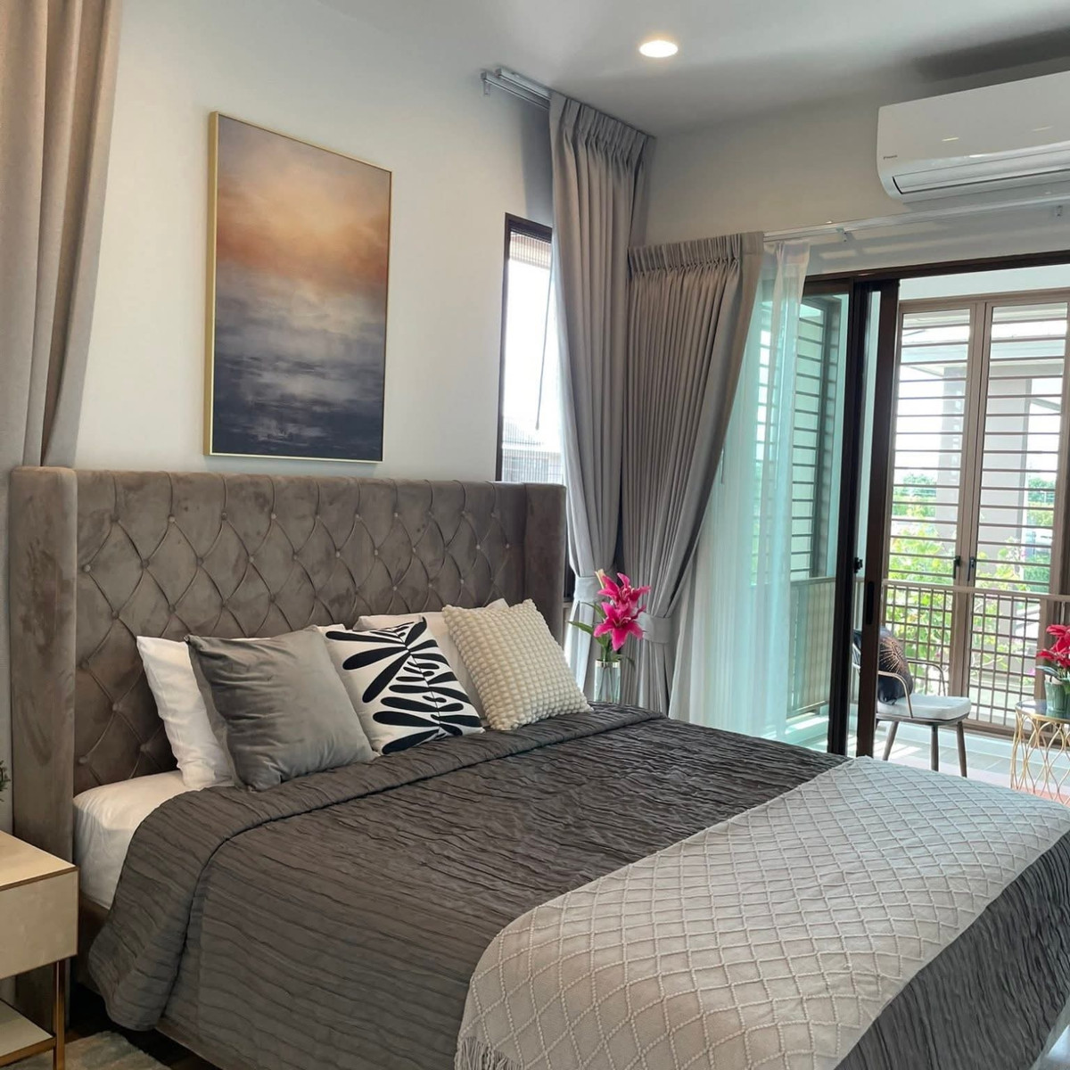 For RentHousePattanakan, Srinakarin : New house, fully furnished Ready to move in immediately, parking for 3 cars, including EV charger ✨