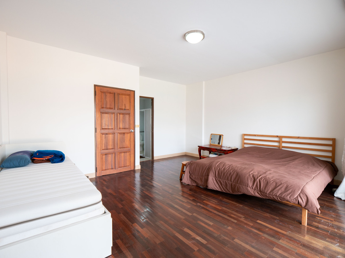 ขายทาวน์โฮมนครพนม : #ขายบ้านริมแม่น้ำโขง #เมืองนครพนม ทำเลดีมากๆ สวยสภาพดี 95% ขายถูก พร้อมอยู่ได้เลย 100 เมตร ถึงริมโขง  #ขายทาวน์เฮาส์ริมโขง 2 ชั้น ขนาด 34.9 ตรว. พื้นที่ใช้สอยรวม 200 ตรม. 2 นอน 2 น้ำ 1 ครัว 2 ที่จอดรถ 