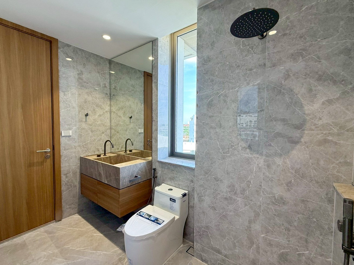 For SaleTownhomeSukhumvit, Asoke, Thonglor : ✨ Townhome / Home Office Luxury | Pridi 14 (Sukhumvit 71) ✨ Premium space Near Ekkamai-Thonglor Just a few minutes Suitable for both living and making a home office in the heart of the city.