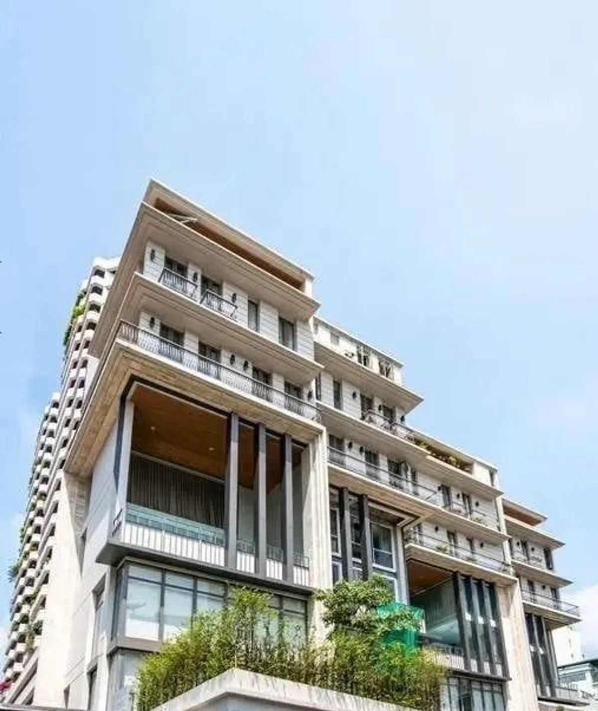 For RentHouseSukhumvit, Asoke, Thonglor : Ultra Luxury Pool Villa for Rent near BTS Phrom Phong 4 Bedrooms with Private Lift and Pool
