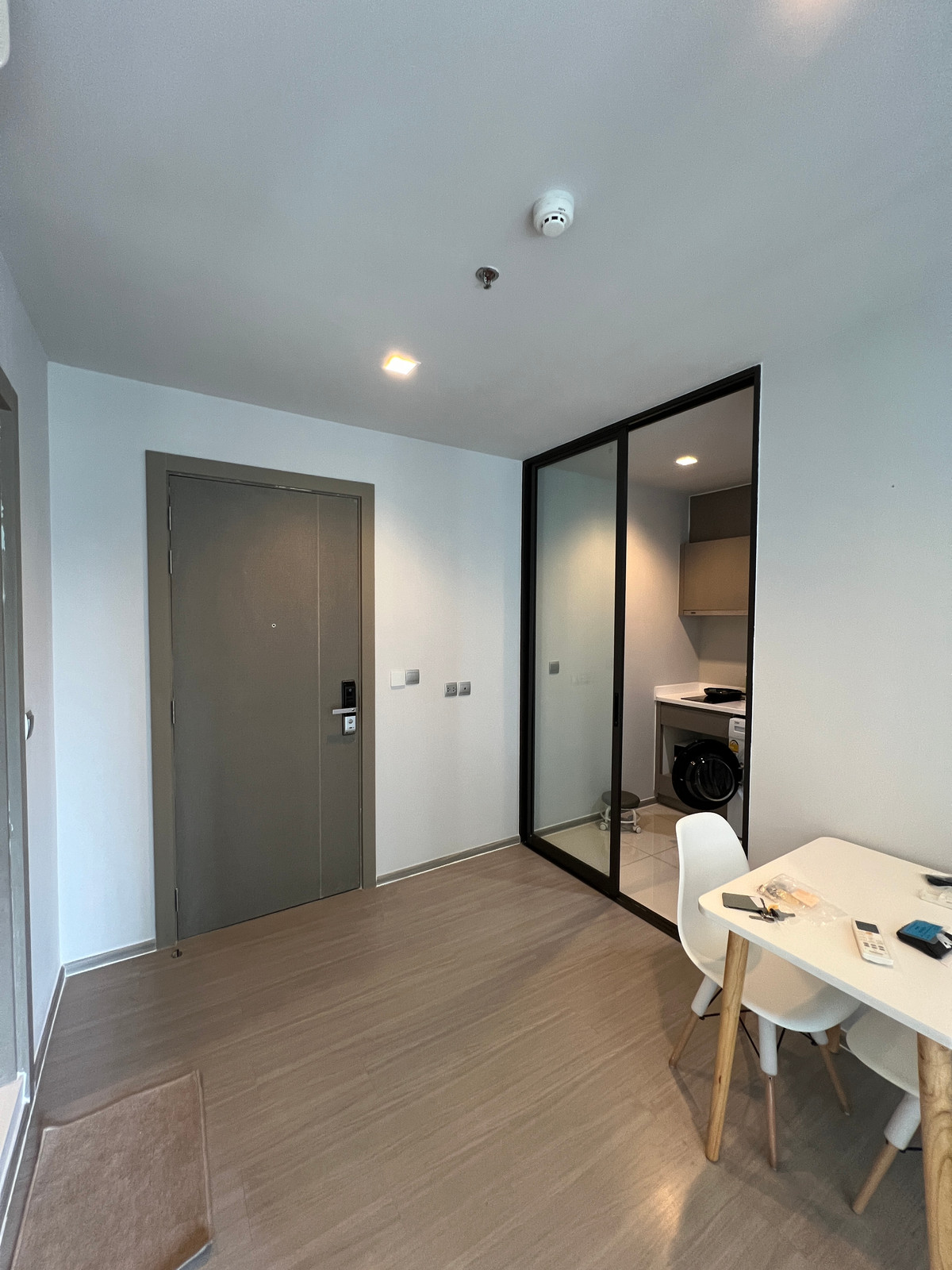 For RentCondoRama9, Petchburi, RCA : Spacious 1BR at Life Asoke-Rama 9 | 35sqm | Floor 20 | 300m to MRT | 20,500 THB