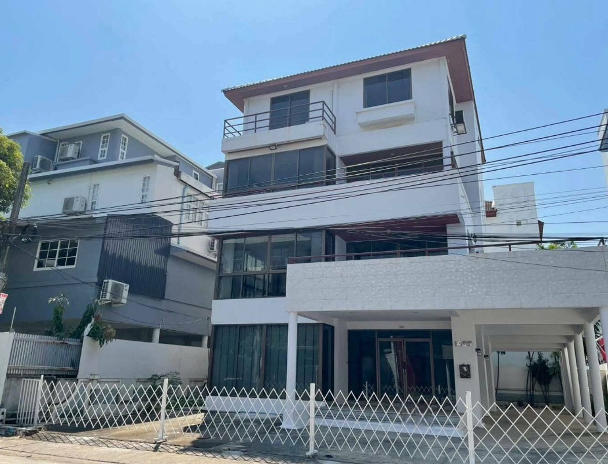 ให้เช่าโฮมออฟฟิศรามคำแหง หัวหมาก : ปล่อยเช่า โฮมออฟฟิศ ทาวน์อินทาวน์ ศรีวรา วังทองหลาง 4 ชั้น 350 ตารางเมตร มีที่จอดรถ จดบริษัทได้