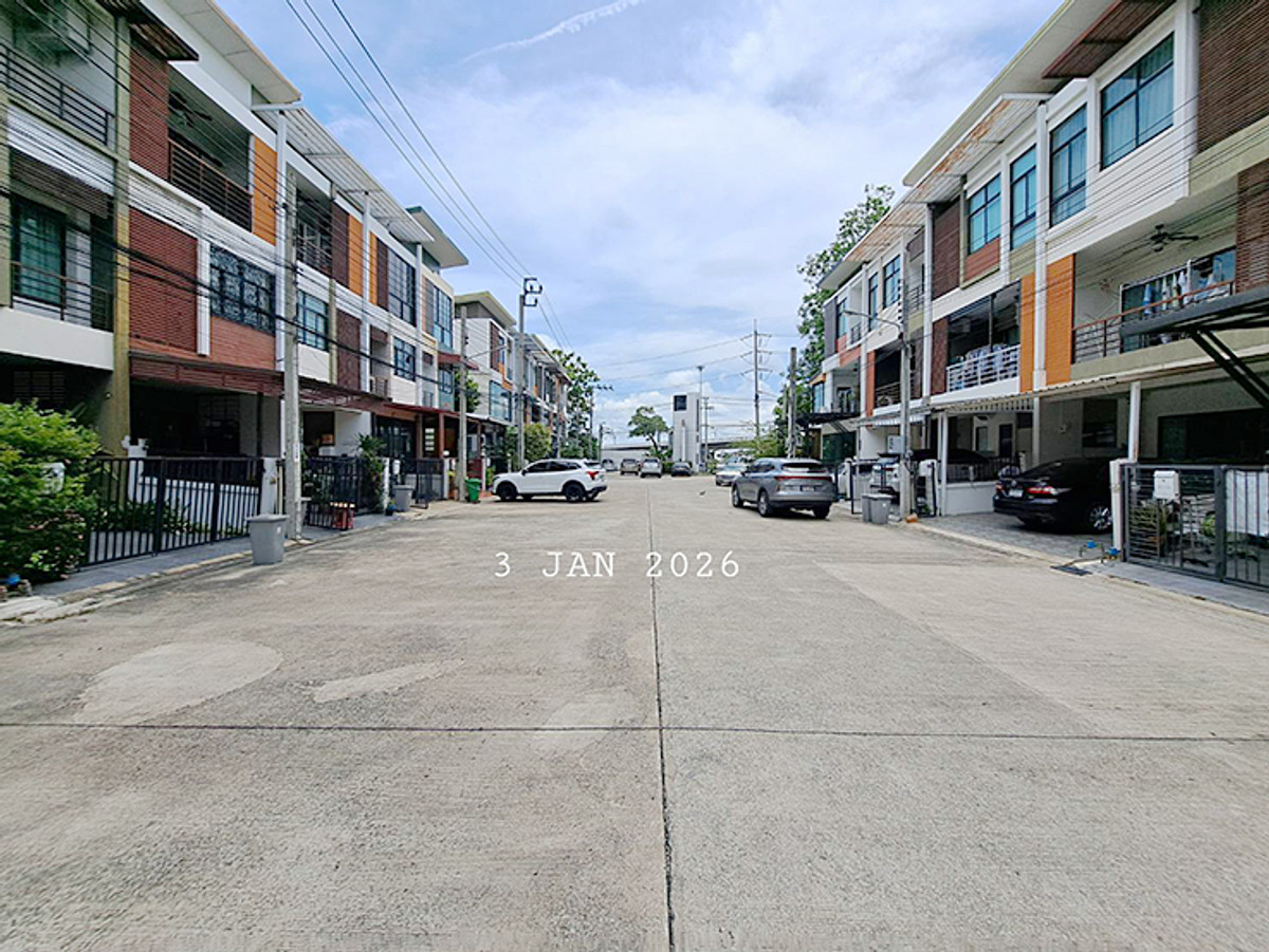 ขายทาวน์โฮมท่าพระ ตลาดพลู วุฒากาศ : ขายทาวน์โฮม 3 ชั้น ซิกเนเจอร์ กัลปพฤกษ์ (Sixnature Kalapapruek) บ้านสวย สภาพดี โซนหน้าโครงการ ถนนกว้าง 