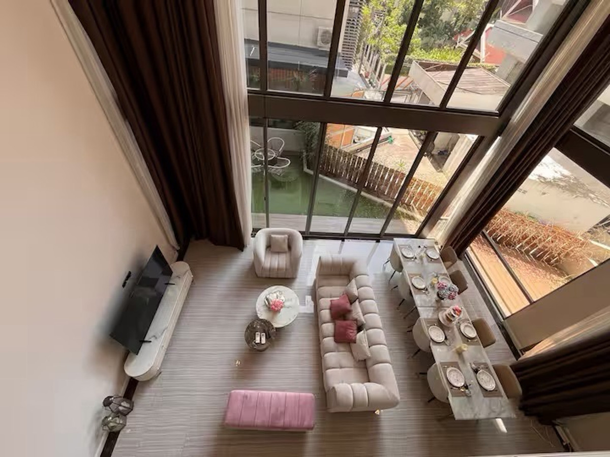 ให้เช่าบ้านสุขุมวิท อโศก ทองหล่อ : บ้านหรูให้เช่า ใกล้ BTS พร้อมพงษ์ 4 ห้องนอน พร้อมสระว่ายน้ำและลิฟต์ส่วนตัว
