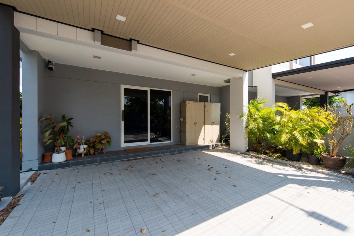 For RentSamut Prakan,Samrong : Semi-detached house for rent, lots of space, fully furnished, has a Home Automation system, highly convenient, near Mega Bangna mall, Grand Pleno Mega Bangna Village, ready to move in ✨