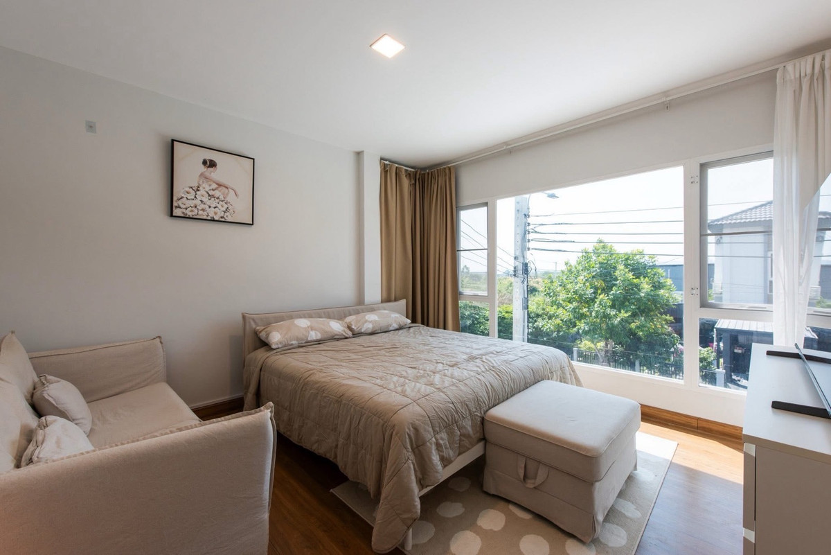 For RentSamut Prakan,Samrong : Semi-detached house for rent, lots of space, fully furnished, has a Home Automation system, highly convenient, near Mega Bangna mall, Grand Pleno Mega Bangna Village, ready to move in ✨