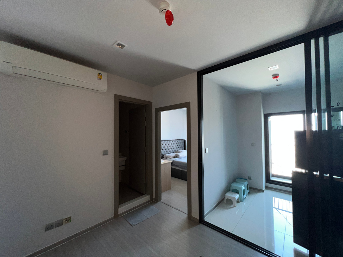 For RentCondoRama9, Petchburi, RCA : High-Floor 1BR at Life Asoke-Rama 9 | 32sqm | Floor 39 | Stunning Views | 21,500 THB