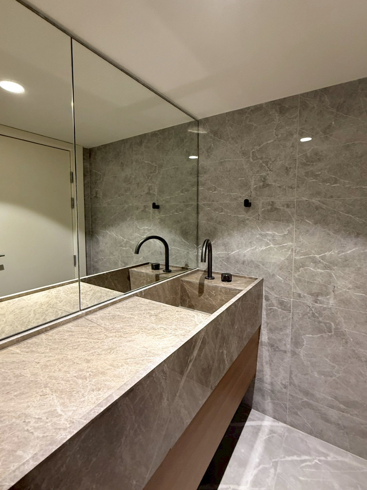 For SaleTownhomeSukhumvit, Asoke, Thonglor : ✨ Townhome / Home Office Luxury | Pridi 14 (Sukhumvit 71) ✨ Premium space Near Ekkamai-Thonglor Just a few minutes Suitable for both living and making a home office in the heart of the city.