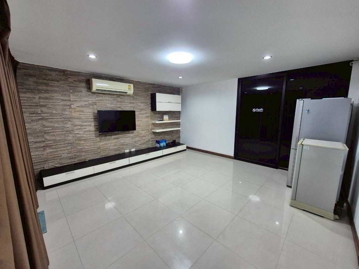 For RentShop HouseAri,Anusaowaree : Home office for rent in the heart of the city.