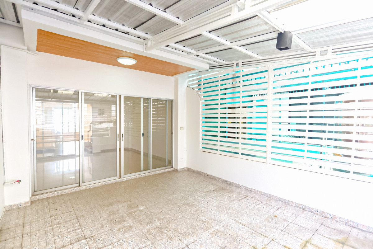 ขายทาวน์โฮมรามคำแหง หัวหมาก : ทาวน์โฮม 4 ชั้น ย่านทาวน์อินทาวน์ ใกล้โรงเรียนนานาชาติ เชื่อมต่อเส้นเลียบทางด่วนได้ทันที พร้อมเดินทางไปเอกมัย-ทองหล่อ🚘