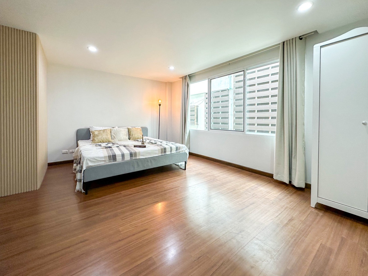 For SaleTownhomeSathorn, Narathiwat : 🏡 พื้นที่ใหญ่สะใจ 200 ตร.ม.! Townhome in Sathorn-Narathiwat location (fully furnished, ready to move in) | For sale Thanapat House ✨ 3 bedrooms, 4 bathrooms | Near Central Rama 3 & expressway