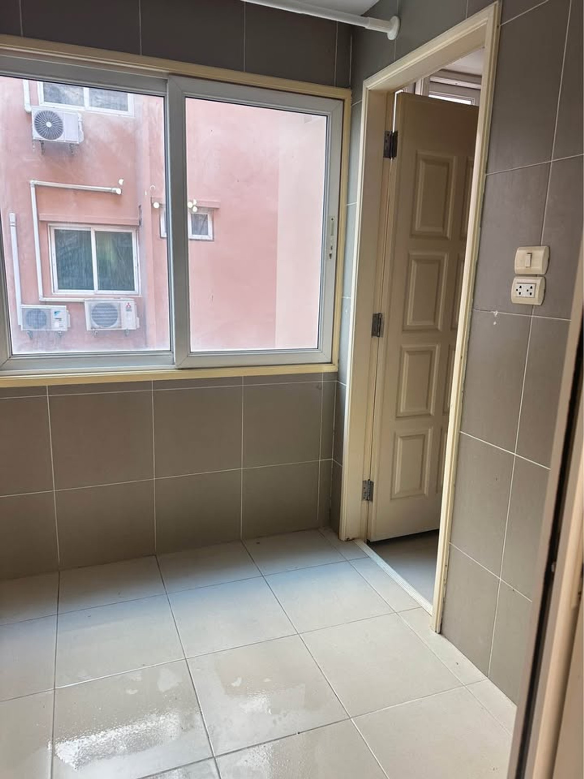 For RentCondoRatchadapisek, Huaikwang, Suttisan : 🔥 For rent Happy Condo Ratchada 18 🔥 📍 near MRT Suthisan 🚆 convenient travel