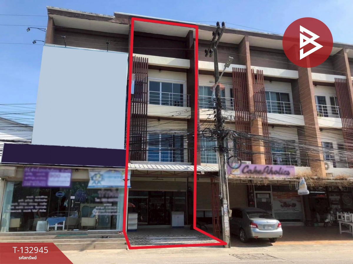 For SaleShop HouseRayong : Commercial building for sale, 3 floors, area 20.5 sq m, Klang Thung Road, Noen Phra, Rayong.