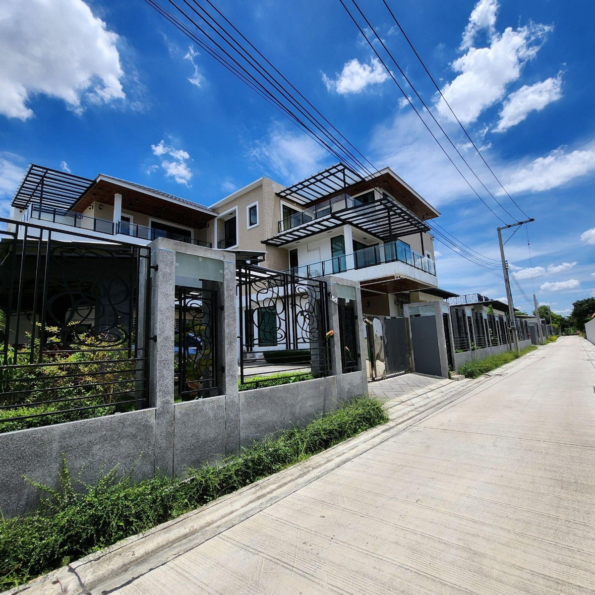 For SaleHouseOnnut, Udomsuk : 3-story detached house for sale, Sukhumvit 101, Punnawithi 27, near BTS Punnawithi.