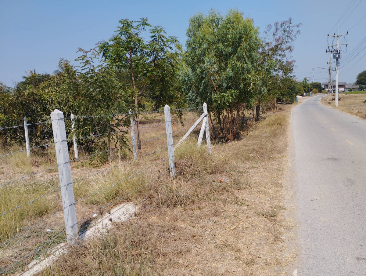 For SaleLandSuphan Buri : Land for sale along the Suphanburi River, originally thin, beautiful, filled in and fenced in, 1 rai, 1 ngan, 57 sq m.