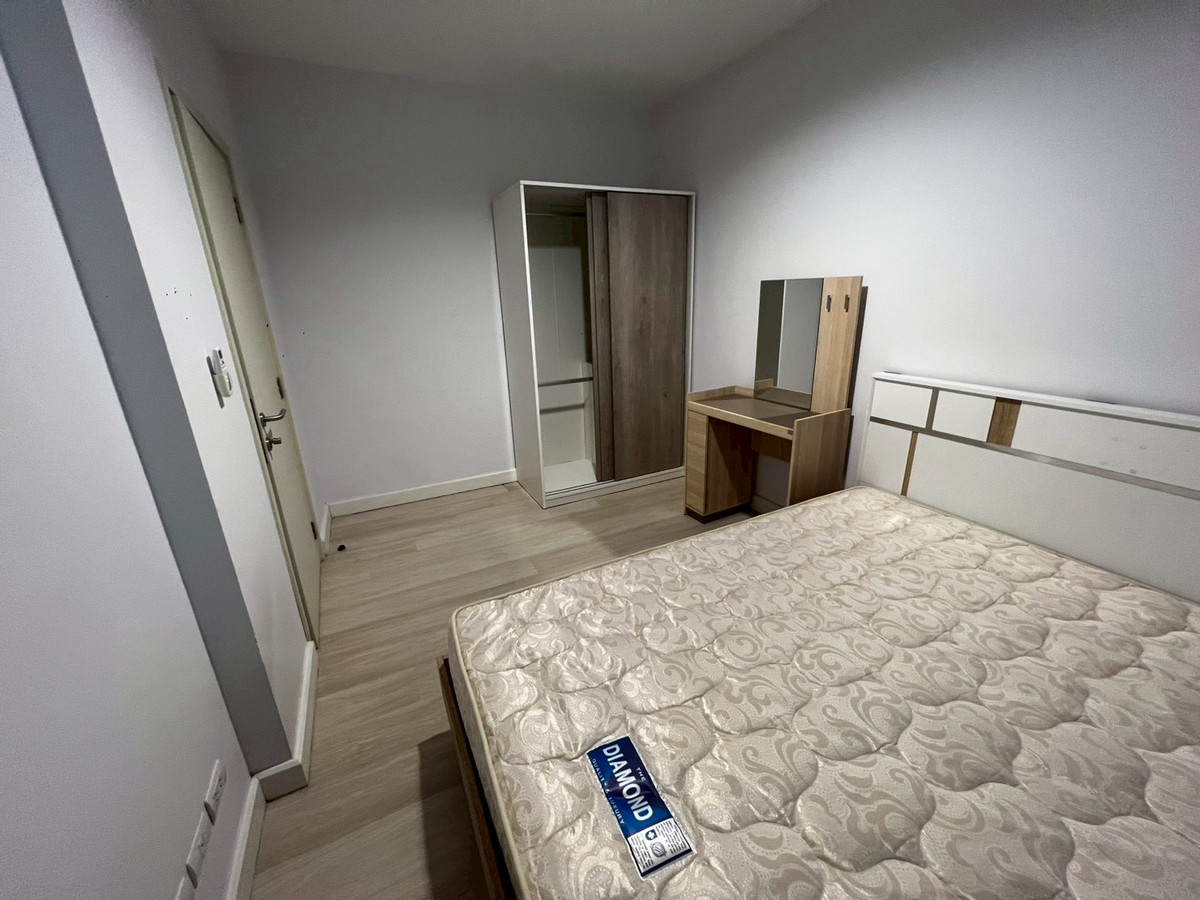 ให้เช่าบ้านบางซื่อ วงศ์สว่าง เตาปูน : ทาวน์โฮม 3ชั้น สภาพดี เฟอร์นิเจอร์ครบ ถนนกรุงเทพ-นนท์ 3 ห้องนอน 3 ห้องน้ำ