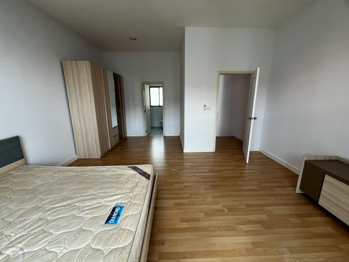 ให้เช่าบ้านบางซื่อ วงศ์สว่าง เตาปูน : ทาวน์โฮม 3ชั้น สภาพดี เฟอร์นิเจอร์ครบ ถนนกรุงเทพ-นนท์ 3 ห้องนอน 3 ห้องน้ำ