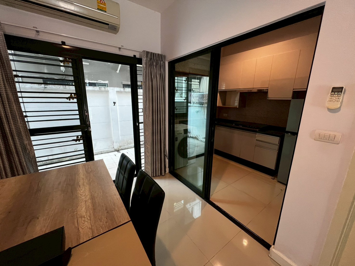 ให้เช่าบ้านบางซื่อ วงศ์สว่าง เตาปูน : ทาวน์โฮม 3ชั้น สภาพดี เฟอร์นิเจอร์ครบ ถนนกรุงเทพ-นนท์ 3 ห้องนอน 3 ห้องน้ำ