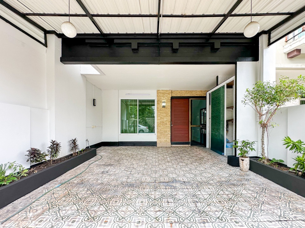 For SaleTownhomeSathorn, Narathiwat : 🏡 พื้นที่ใหญ่สะใจ 200 ตร.ม.! Townhome in Sathorn-Narathiwat location (fully furnished, ready to move in) | For sale Thanapat House ✨ 3 bedrooms, 4 bathrooms | Near Central Rama 3 & expressway